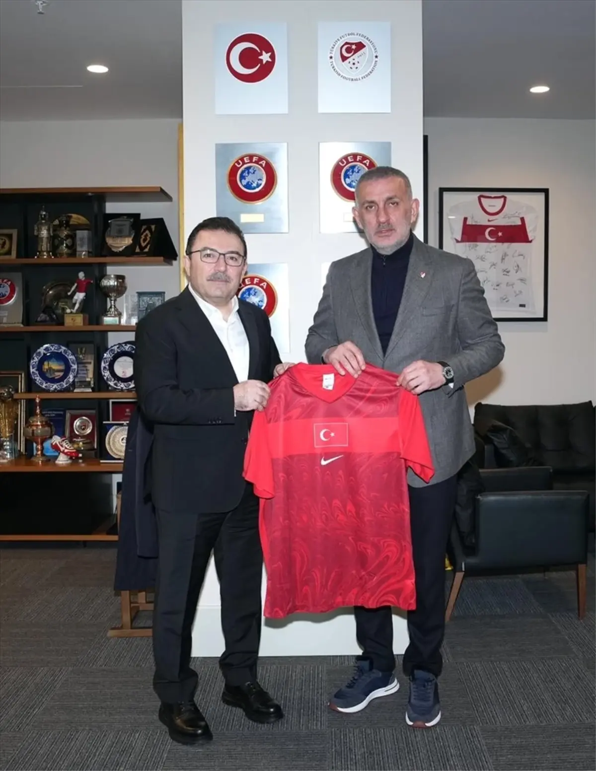 Selami Altınok, TFF Başkanı Hacıosmanoğlu'nu Erzurum'da Ziyaret Etti: Spor ve Altyapı Üzerine Görüşmeler