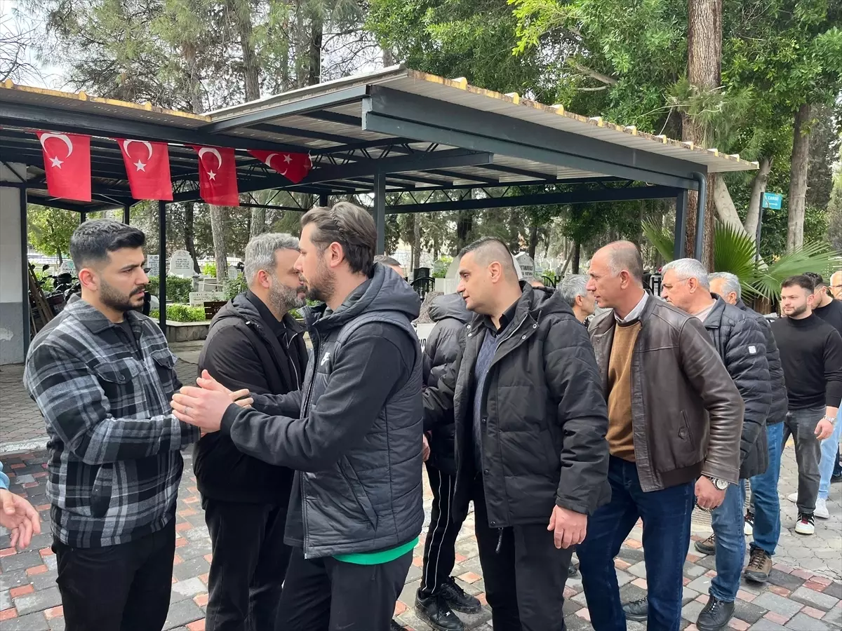Eski Futbolcu Hakan Turgut'un Cenazesi Tarsus'ta Duygusal Anlarla Defnedildi