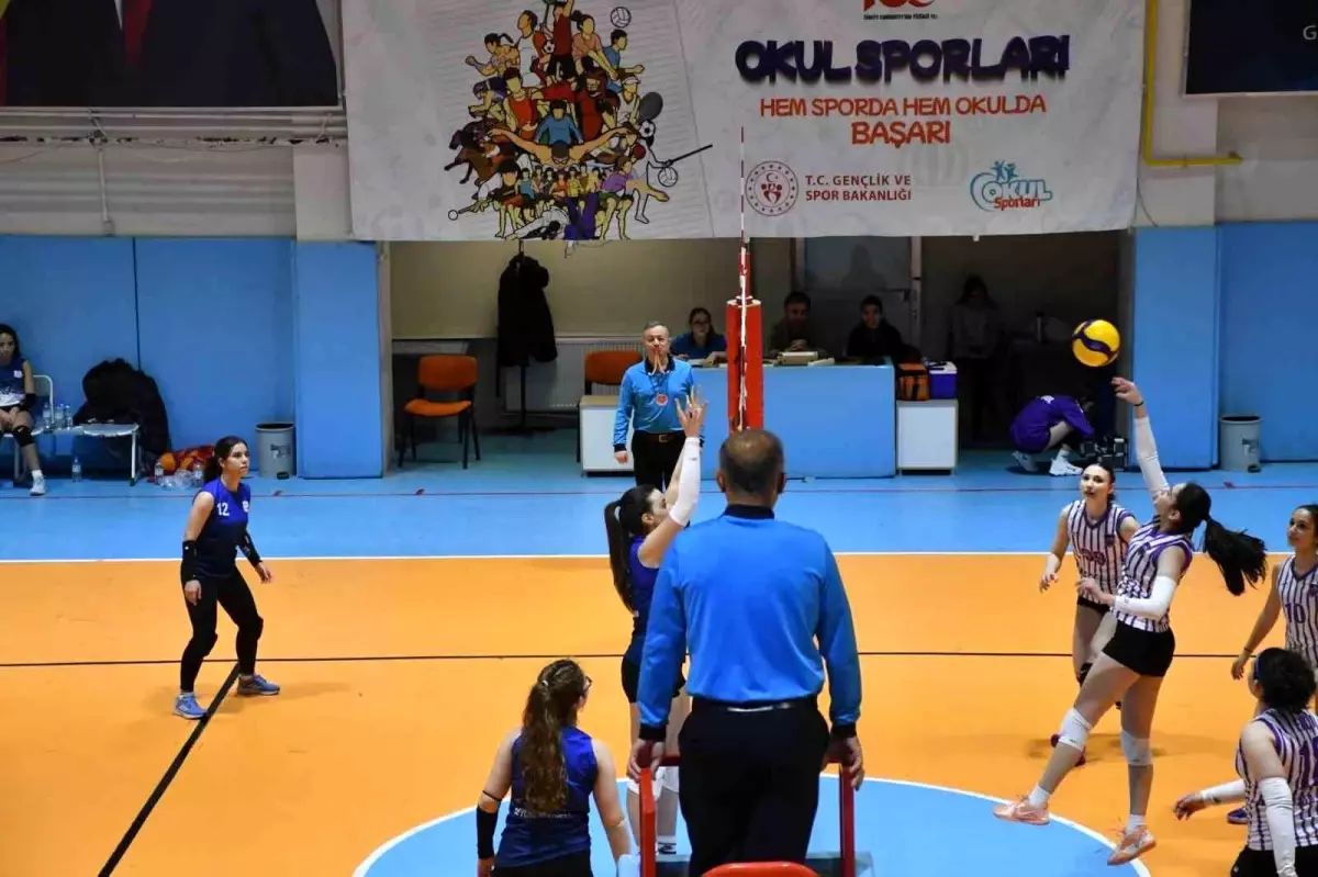 Afyonkarahisar’da Yıldız Kızlar Voleybol Turnuvası Sonuçlandı: Şampiyon Takım Açıklandı