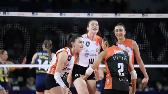 Eczacıbaşı Dynavit, Fenerbahçe'yi 3-1 Yenerek Kupa Voley Finaline Yükseldi