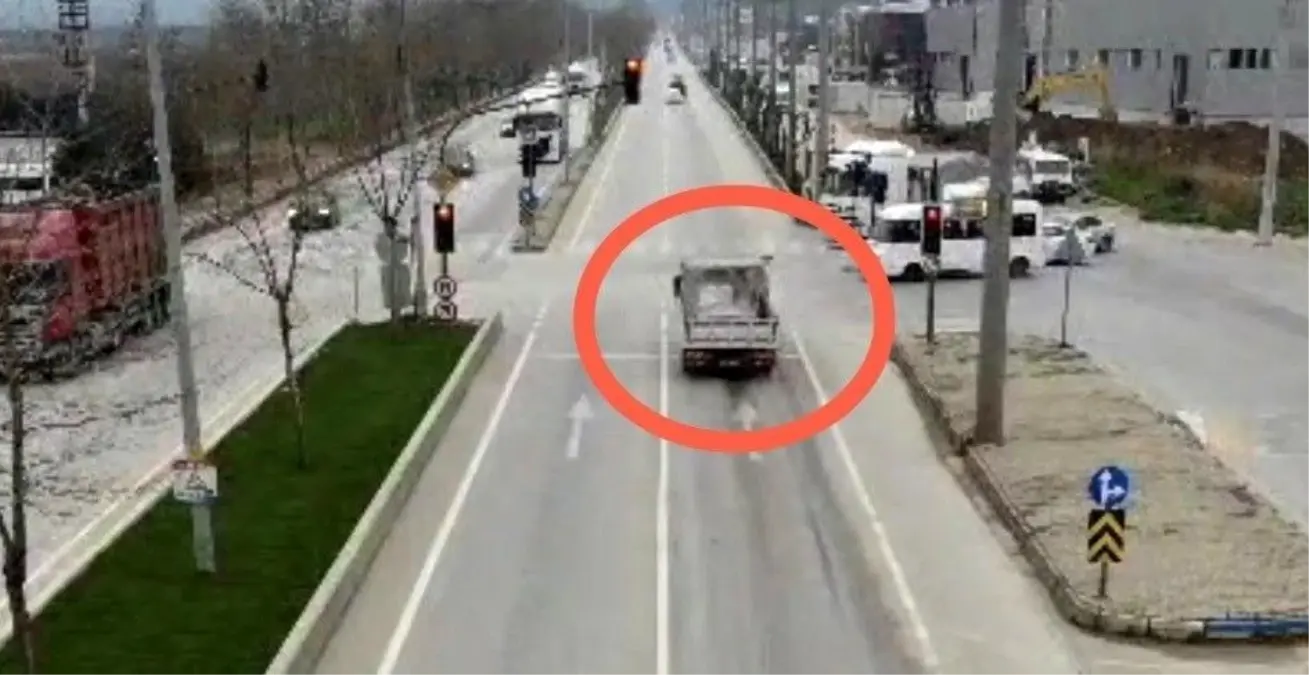 Bursa’da Dronlar Kırmızı Işık İhlallerini Tespit Ediyor: Akıllı Trafik Denetimi Başladı