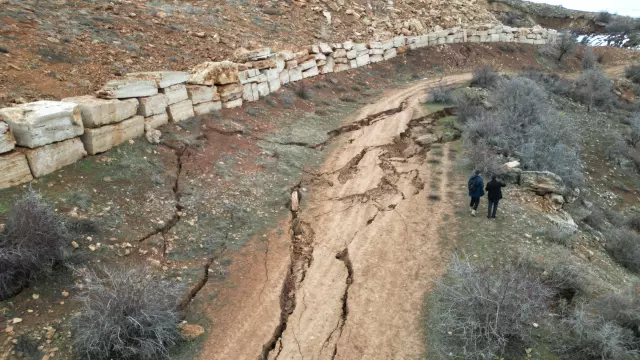 Ekipmanlarla çalışan kurtarma ekipleri
