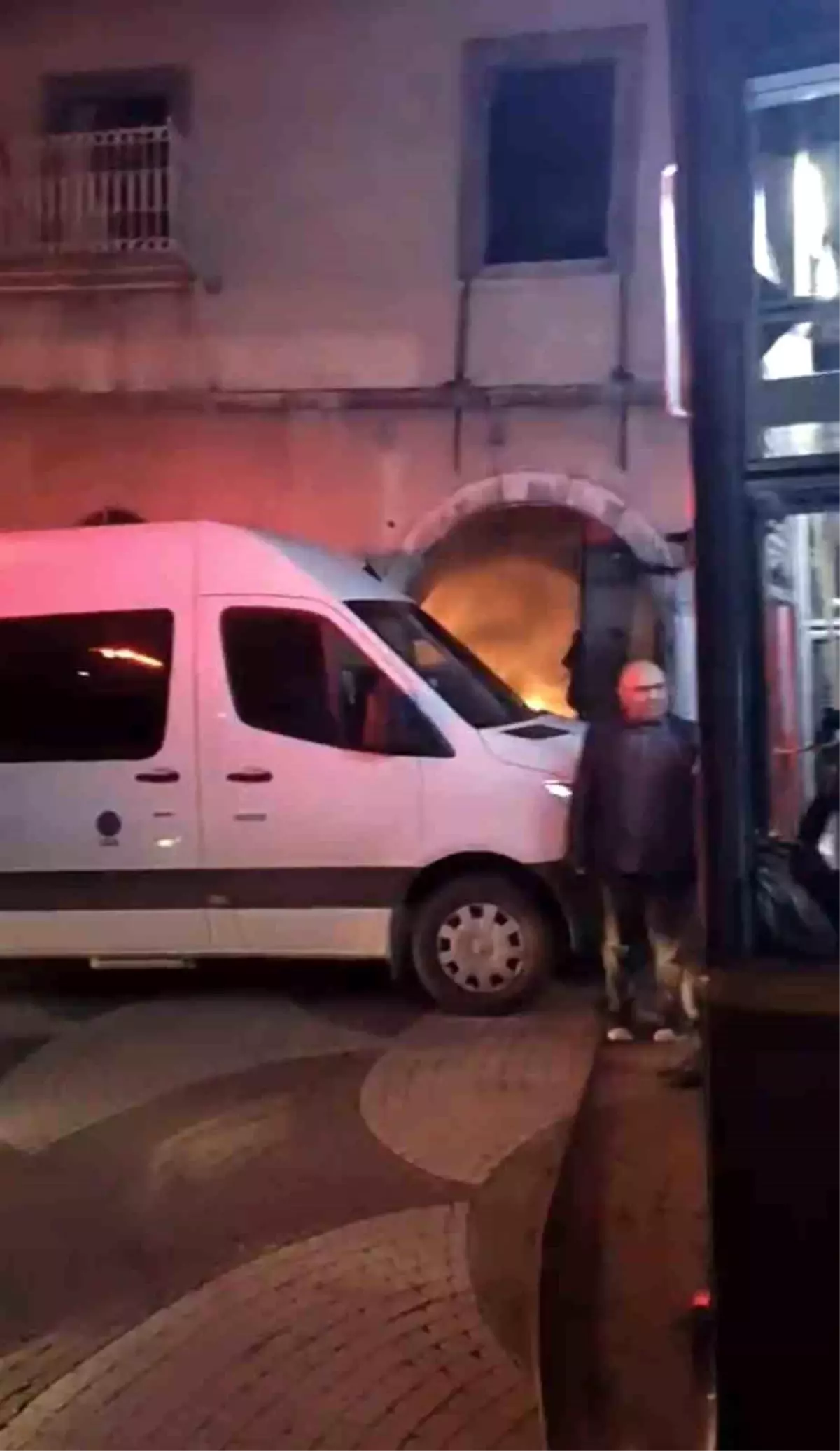 Bursa’nın 156 Yıllık Tarihi Binasında Çıkan Yangın Kontrol Altına Alındı