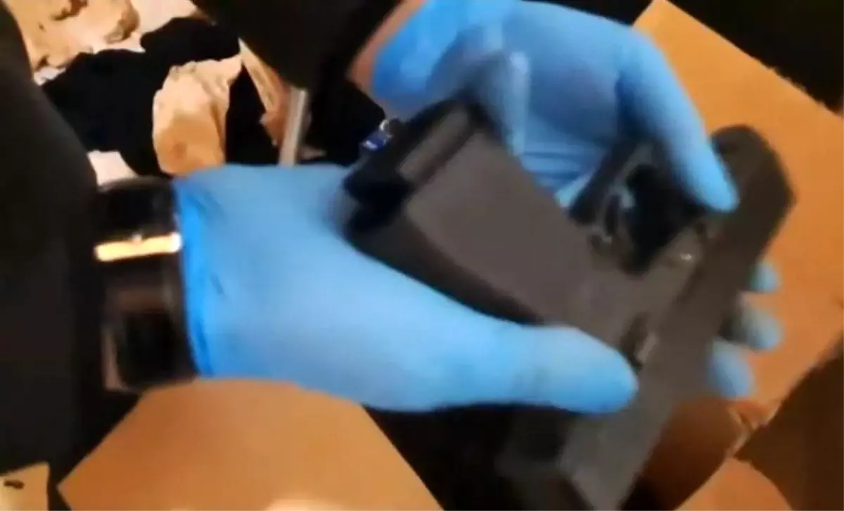 Sancaktepe'de Büyük Silah Kaçakçılığı Operasyonu: 2 Av Tüfeği ve 122 Kurusıkı Tabanca Ele Geçirildi