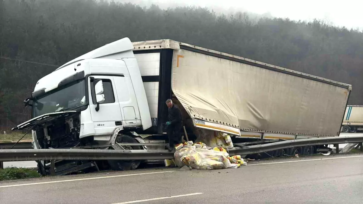 Samsun'da Park Halindeki Tır Aniden Refüje Çıktı