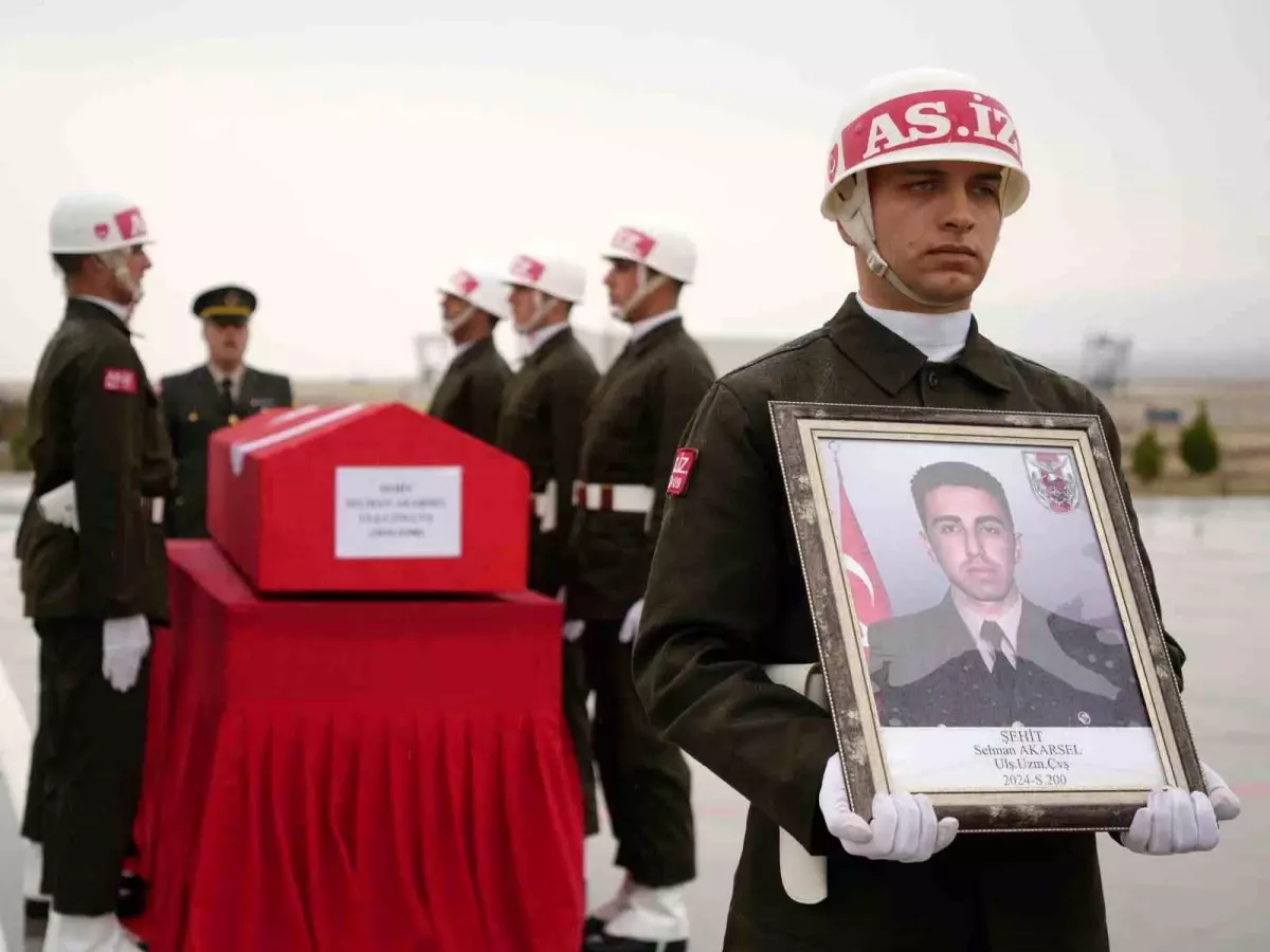 Şehit Ulaştırma Uzman Çavuş Selman Akarsel'in Naaşı Konya'ya Uğurlandı