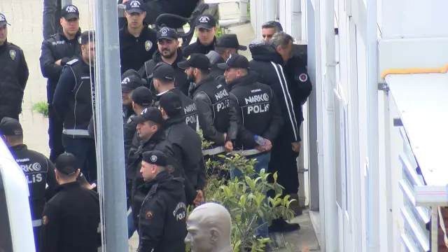 Operasyon sonrası gözaltı fotoğrafı