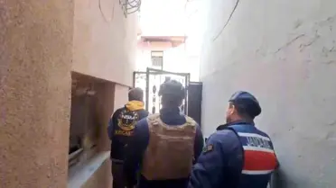 Operasyon sırasında ele geçirilen uyuşturucu laboratuvarı