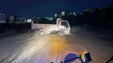 Kuşadaşı'nda Kaçak Moloz Döken Sürücüye Zabıta Tarafından Para Cezası Kesildi