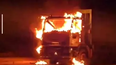 Yangın sonrası çöp kamyonu