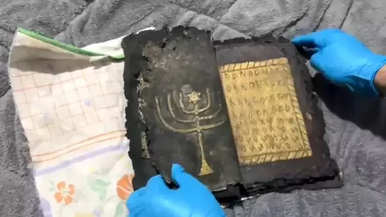 Ele geçirilen Bizans dua kitabı ve antik eserler