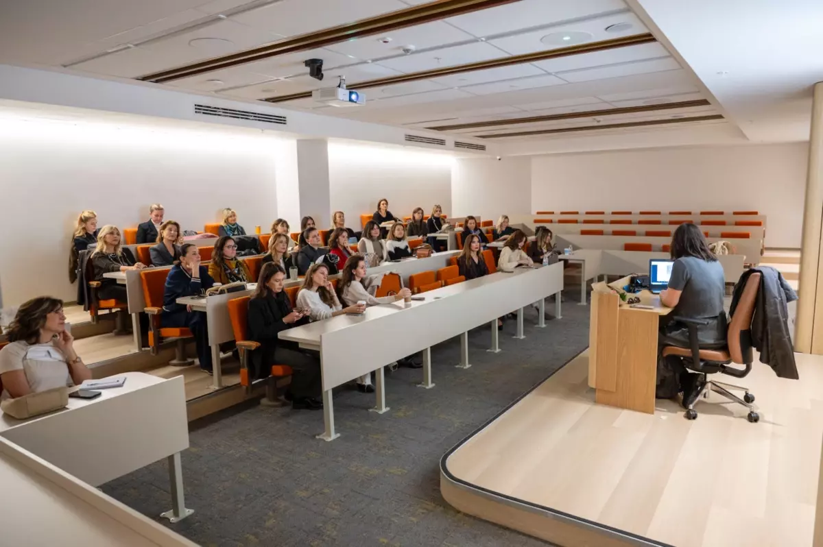 Bahçeşehir Üniversitesi'nden 49 Mezun Sertifikasını Aldı, Arzu Sabancı Katıldı