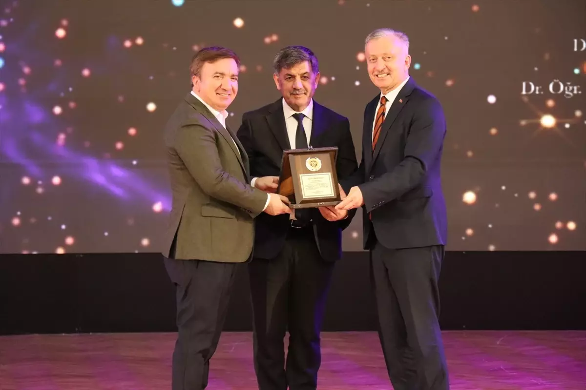 Erzincan Binali Yıldırım Üniversitesi 20. Yıl Dönümü Coşkuyla Kutlandı