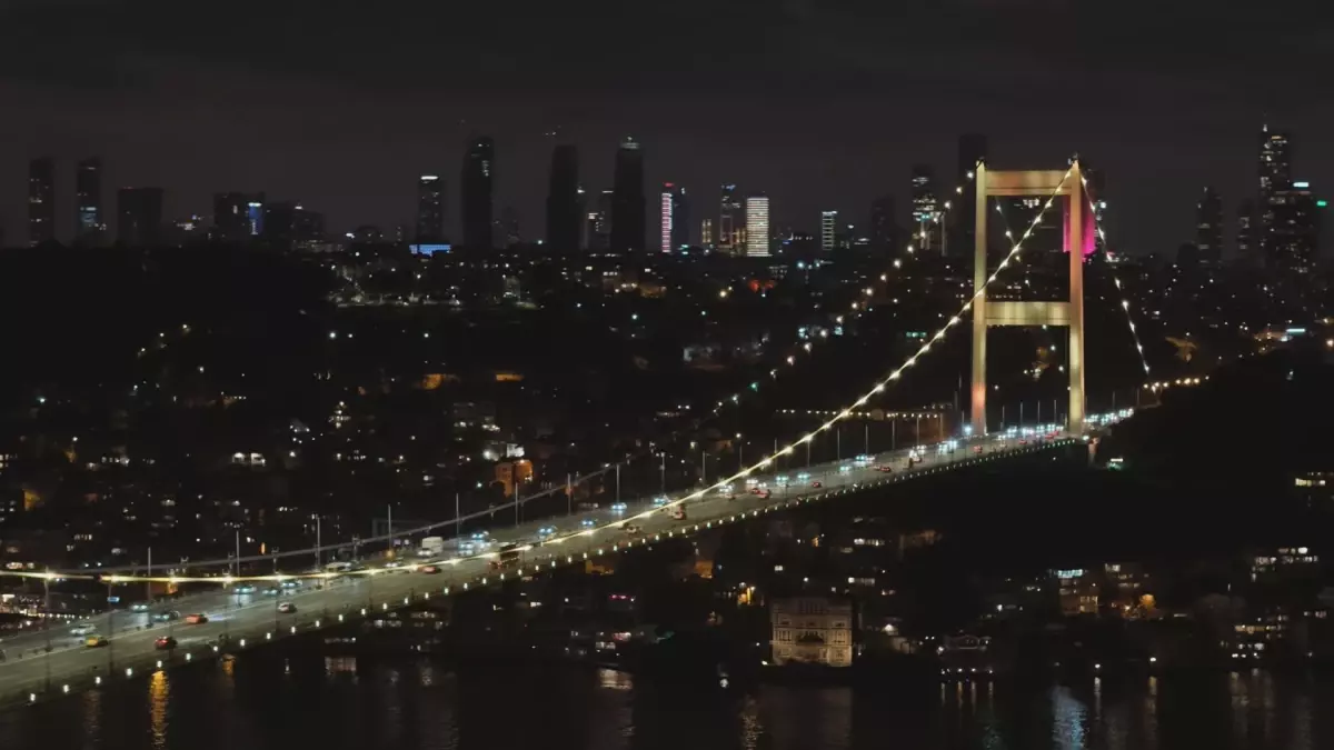 Fatih Sultan Mehmet Köprüsü Sarı Işıklarla Endometriozis Farkındalığını Aydınlattı