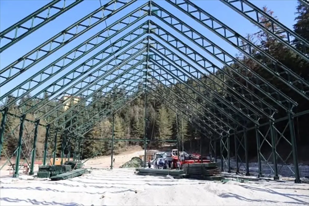 Küre Belediyesi'nde Kapalı Halı Saha Projesi Hız Kesmeden Devam Ediyor