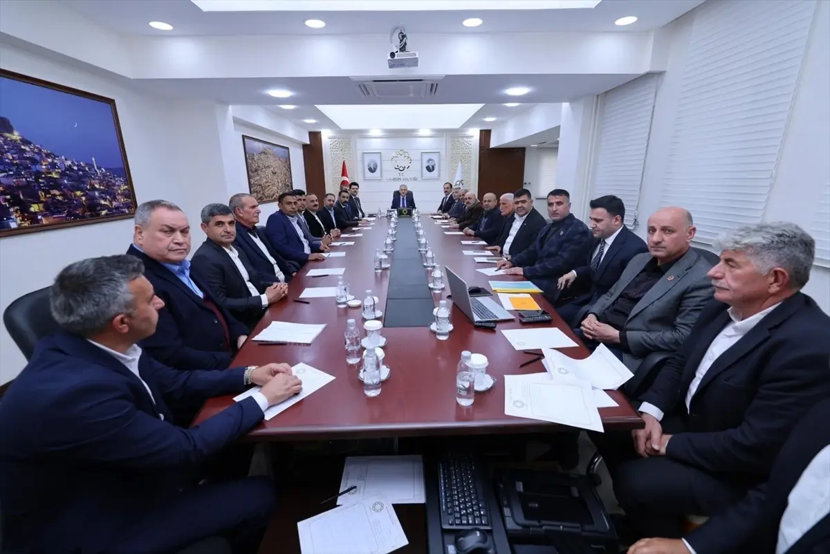 Mardin Valisi Tuncay Akkoyun'dan Muhtarlarla Yerel İhtiyaçların Değerlendirilmesi