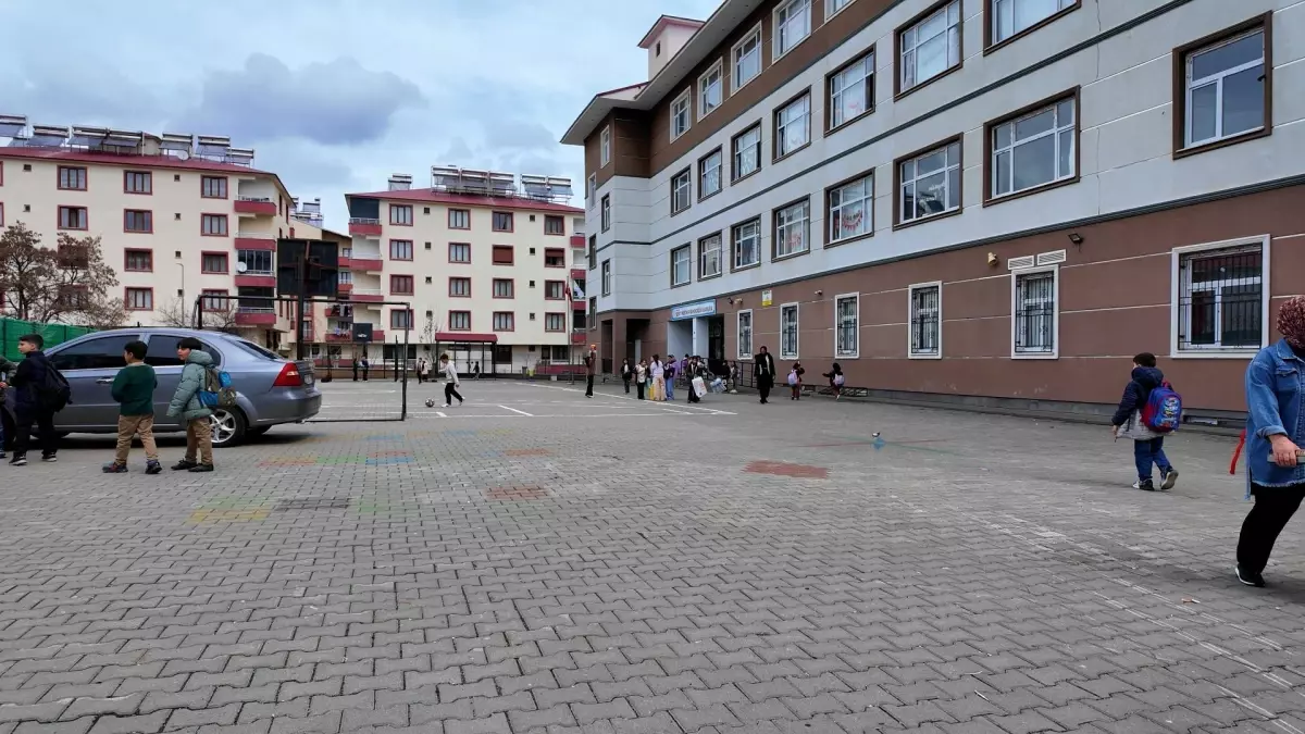 Bingöl'de İlkokulda Kullanılan Düğün Spreyi 6 Öğrenciyi Hastaneye Gönderdi