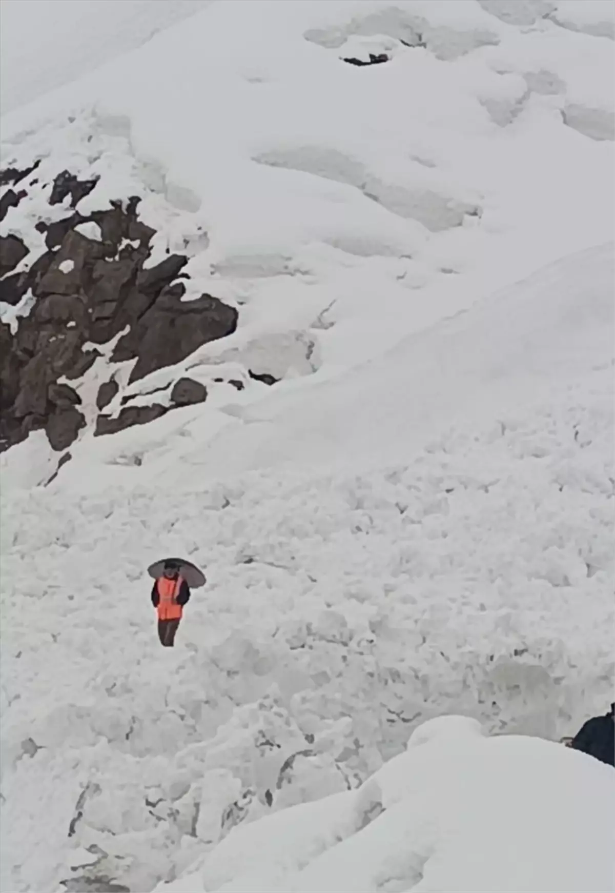 Beytüşşebap'ta Çığ Felaketi Şırnak-Hakkari Karayolunu Kapattı