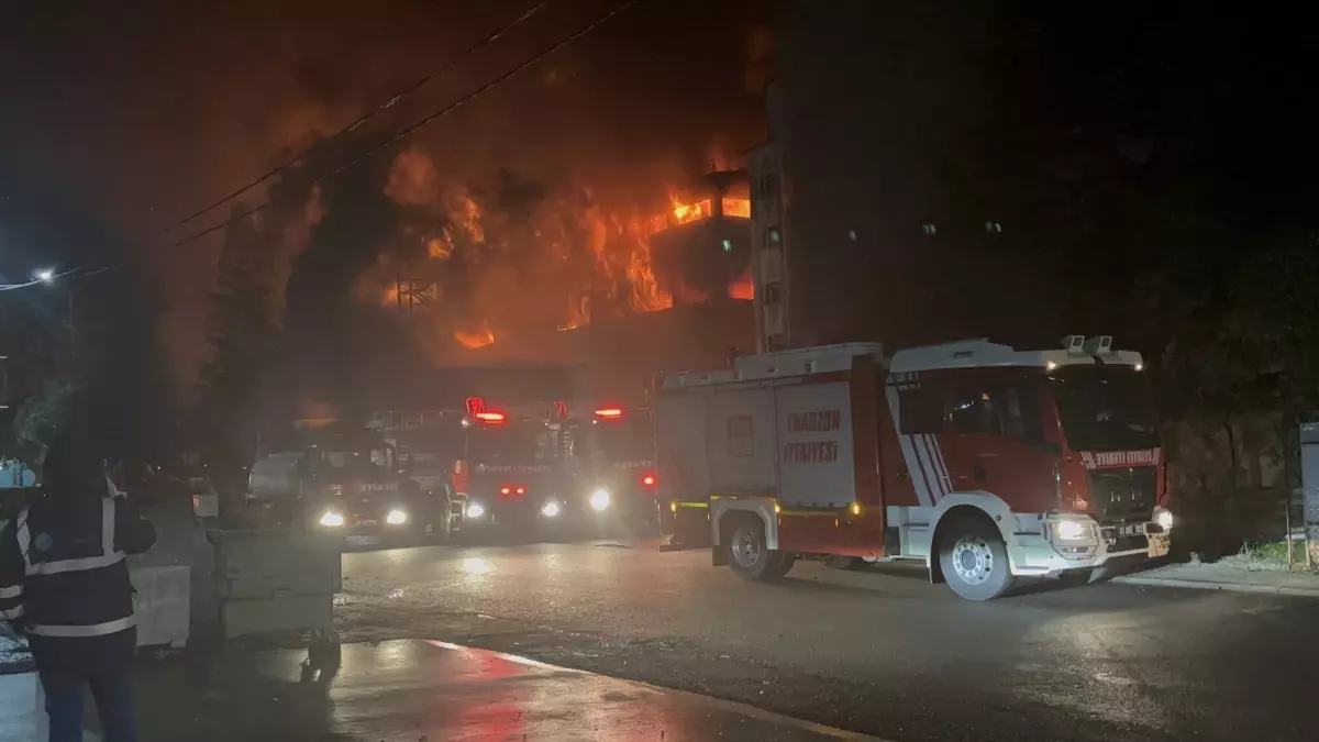 Trabzon’da Fındık Fabrikasında Yangın Yeniden Alev Aldı