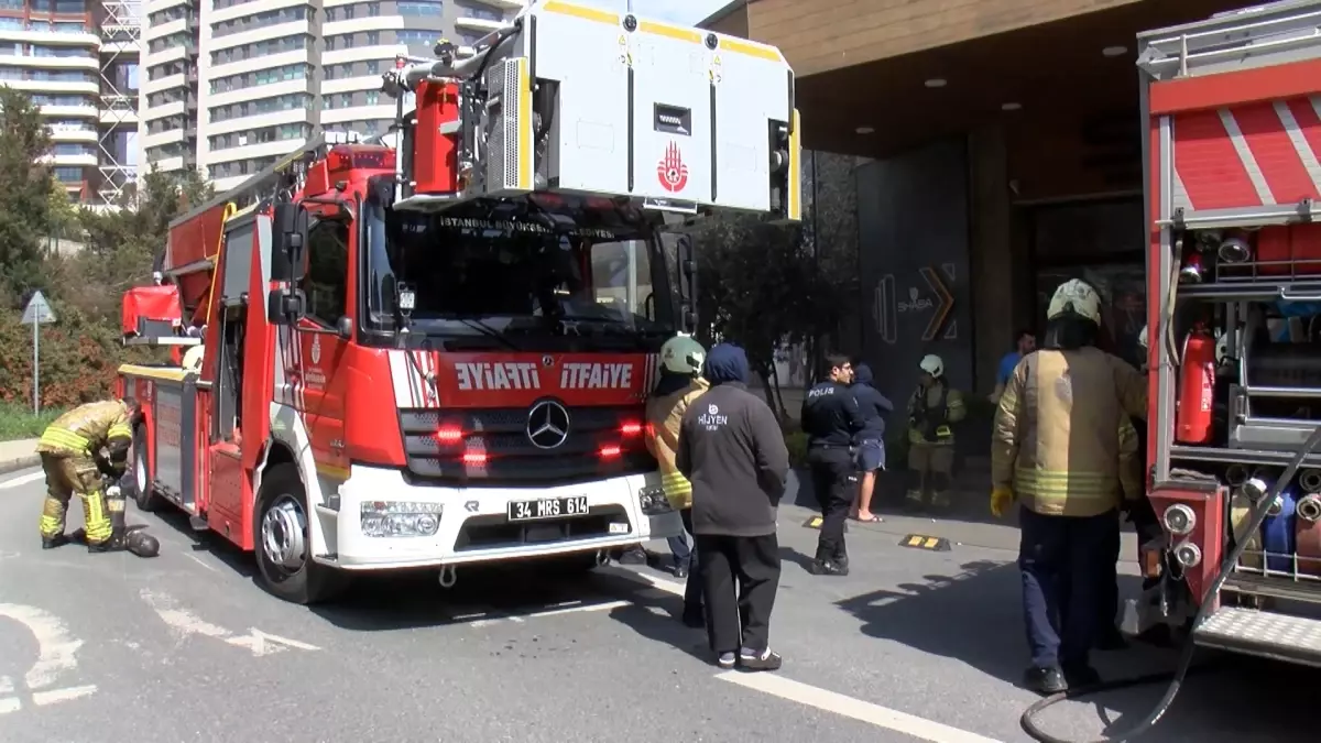 Üsküdar’da Spor Salonu Sauna Yangını: Bir Kişi Dumanla Mücadele Etti