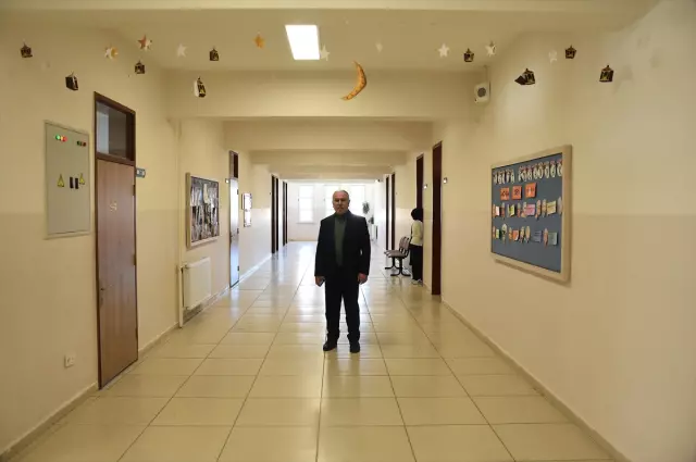 Müdür Zekai Eren sınıfta