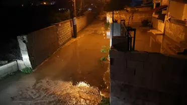 Su baskını altında kalan mahalle görüntüsü