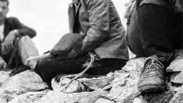 Belgeselden bir sahne, dağ zirvesinde İlmiye Bergman