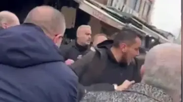 Adapazarı'nda Seyyar Satıcı ve Zabıta Görevlileri Arasında Şiddetli Çatışma: 2 Zabıta Yaralandı