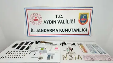 Operasyonda ele geçirilen uyuşturucu ve tarihi eserler