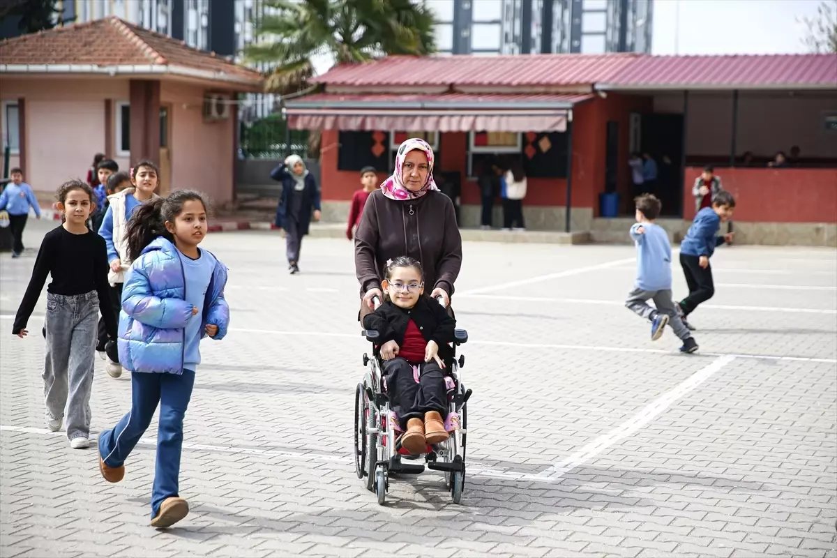 13 Yaşındaki Zeynep Duru, Cam Kemik Hastalığına Karşı Piyanoyla Hayallerine Dokunuyor