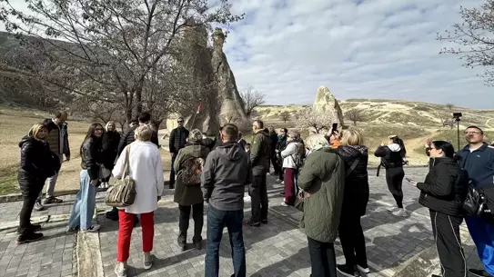 Kapadokya vadileri ve balonlar
