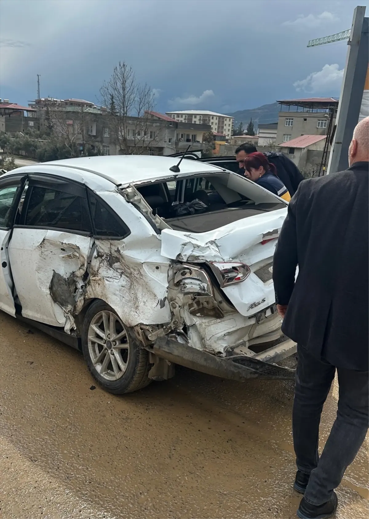 İslahiye'de Tır ve Otomobil Çarpışması Sonrası 2 Yaralı