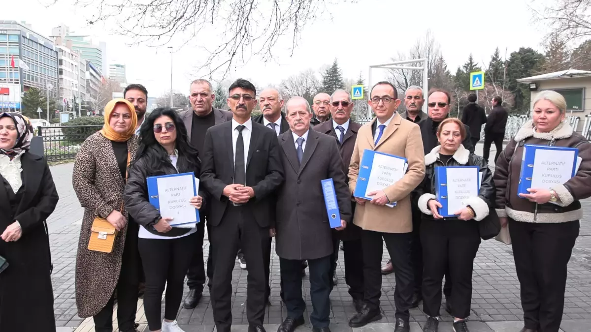 Alternatif Parti'nin Kuruluş Dilekçesi Resmi Olarak İçişleri Bakanlığı'na Sunuldu