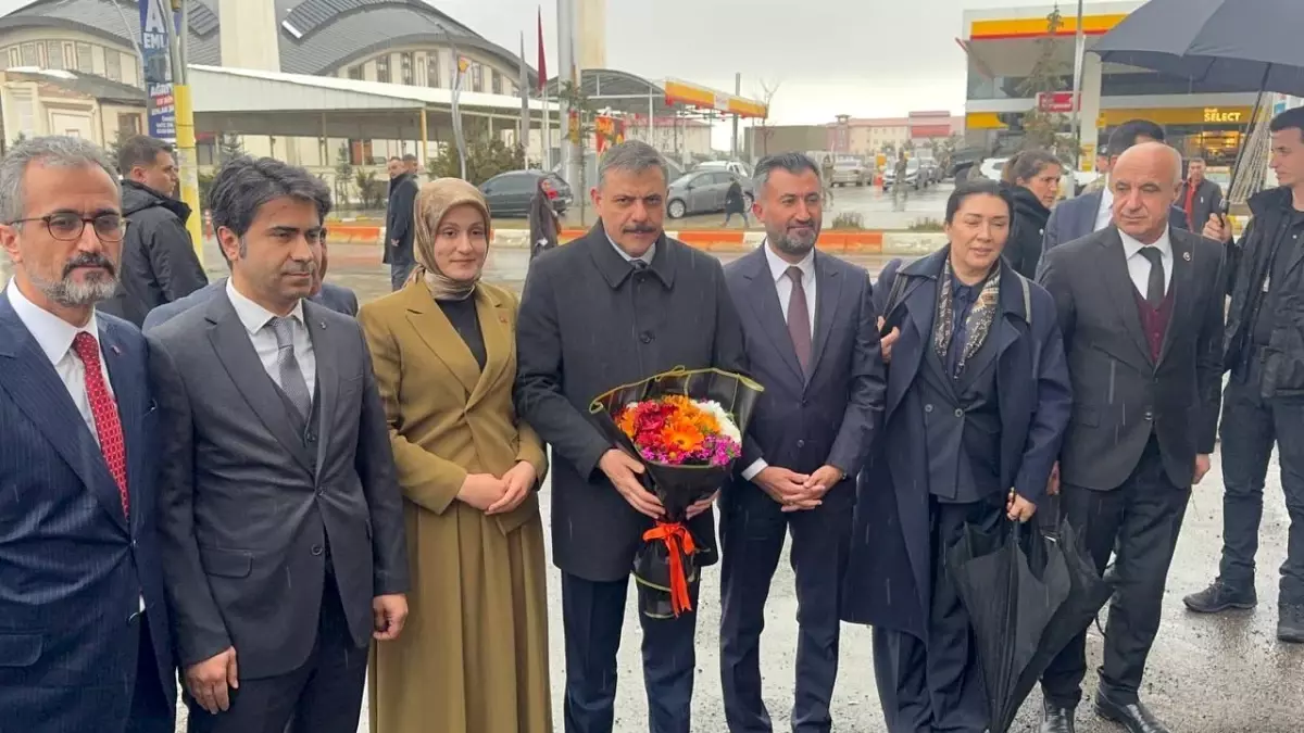 İçişleri Bakanı Çiftçi, Ağrı’da AK Parti Üyeleriyle Görüştü