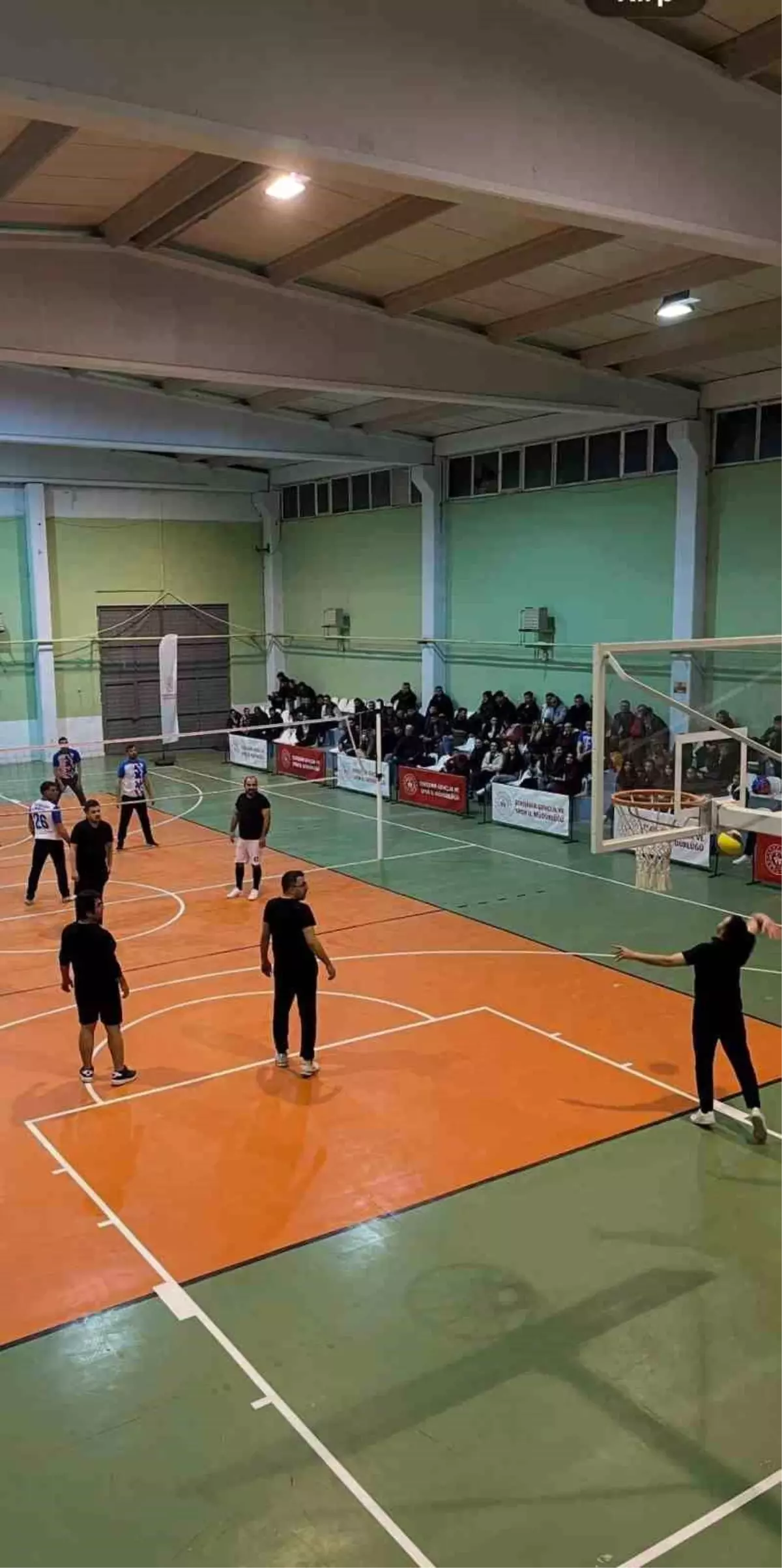 Beylikova’da Kurumlar Arası Voleybol Turnuvası Heyecanla Açıldı