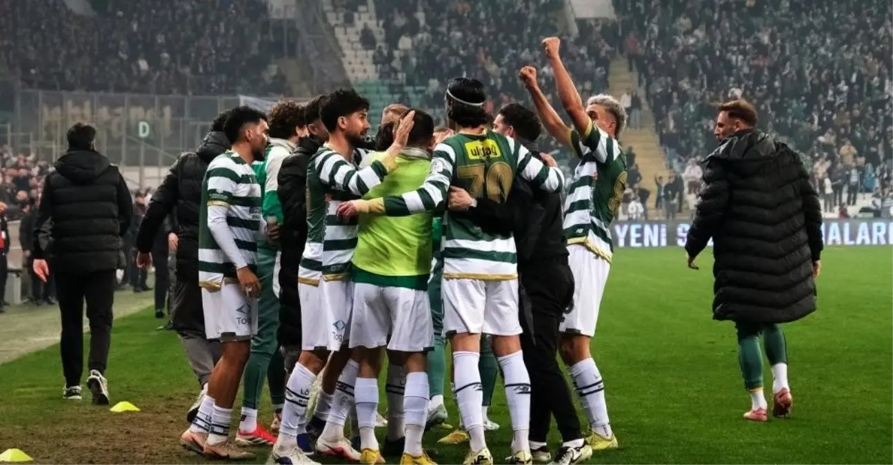 Bursaspor, Gebzespor'u 2-0'lık Galibiyetle Şampiyonluk Yolunda Öne Çıktı