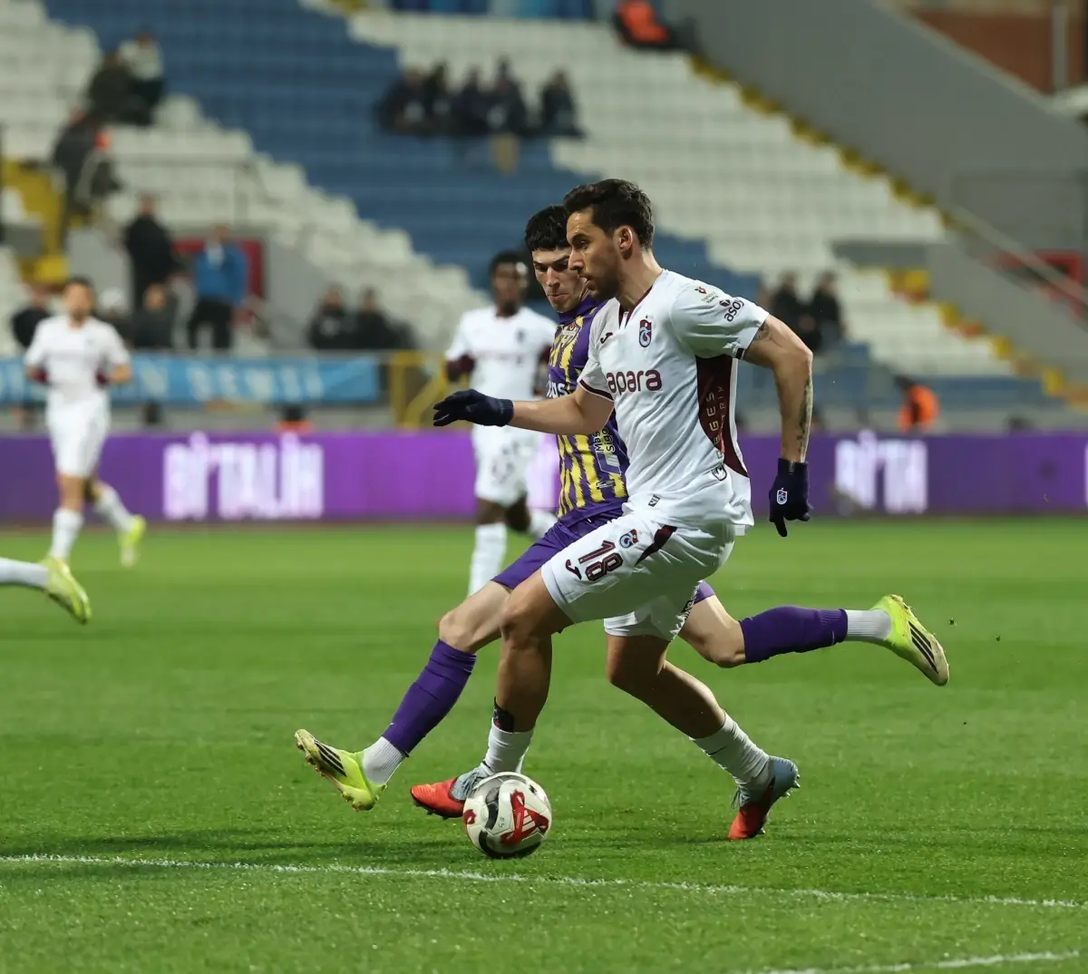 Trabzonspor Ara Transferinde 3 Yeni Oyuncu, 5 Futbolcu Ayrıldı