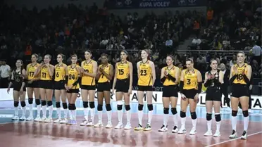 V. Bank Kadın Voleybol Takımının şampiyonluk anı