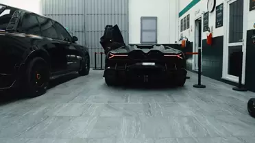 Lamborghini Aventador ve Rolls‑Royce Ghost