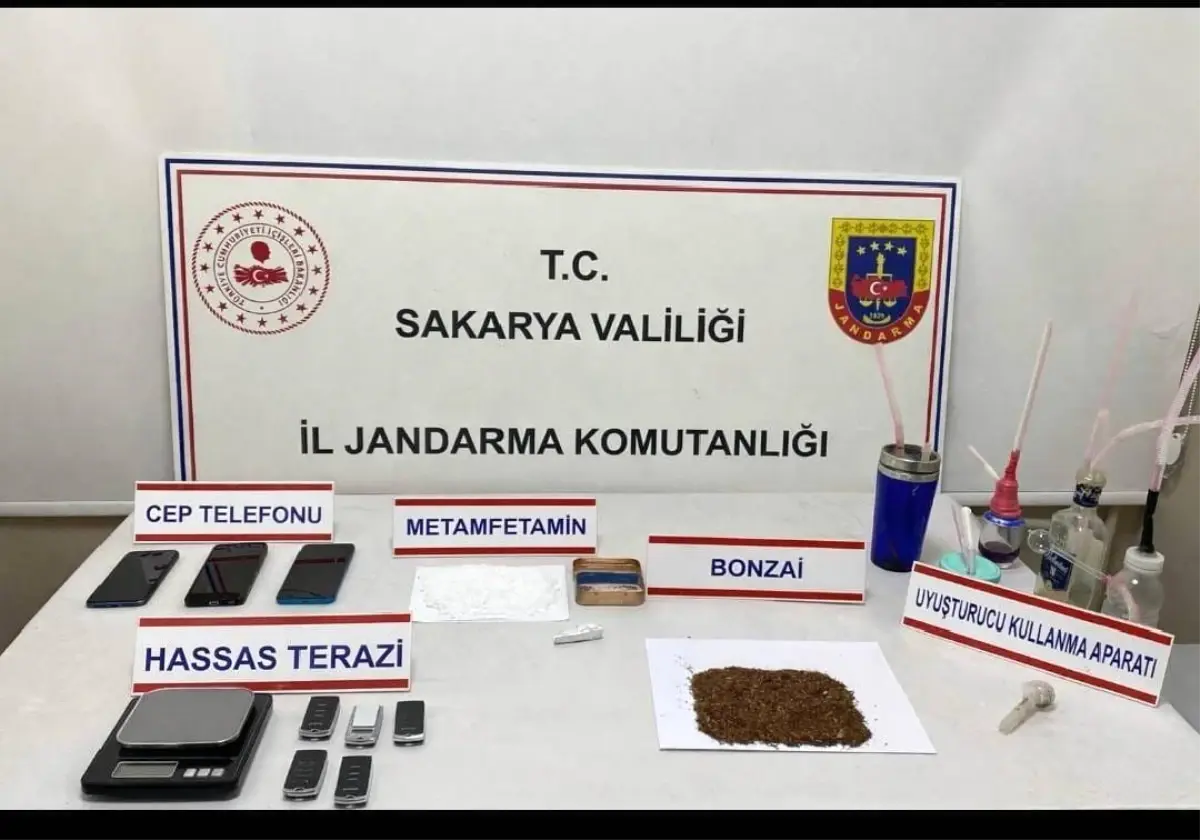 Sakarya’nın Akyazı İlçesinde Jandarma’dan Uyuşturucu Operasyonu: 3 Şahıs Tutuklandı