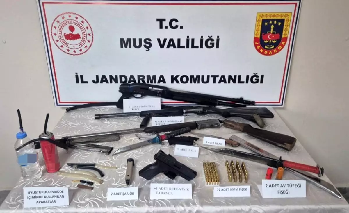 Muş'ta Varto'da Jandarma Operasyonu: Silah ve Uyuşturucu Ele Geçirildi