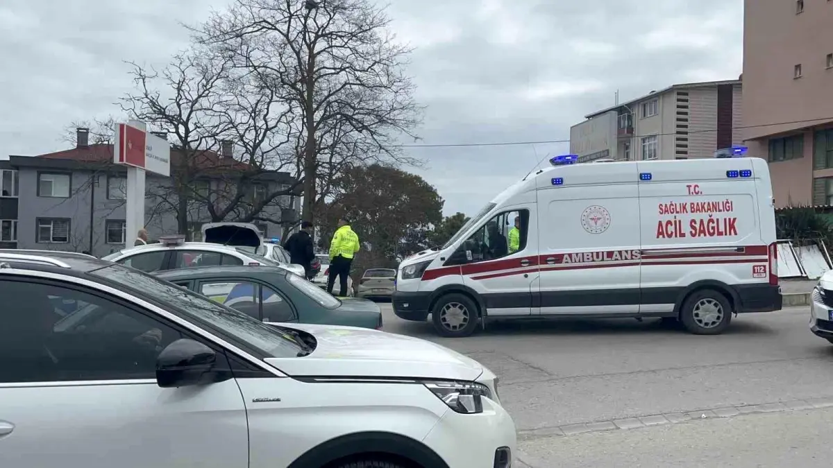 Sinop’ta Elektrikli Motosiklet Kazası: Sürücü Hastaneye Kaldırıldı