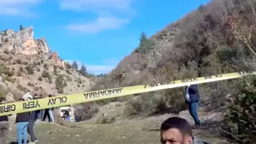 Dağın zirvesinde bulunan çocuk