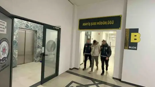 Ele geçirilen çelik kasa ve içindeki altınlar