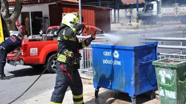 Yangın sonrası söndürülmüş çöp konteyneri