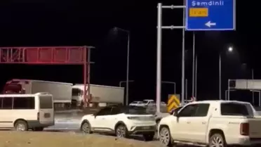 Heyelan bölgesi ve tıkalı araçlar