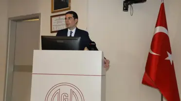 Sempozyumda konuşma yapan uzmanlar