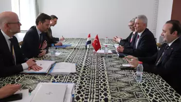 Bakanların görüşme anı