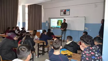 Fidan dağıtım anı