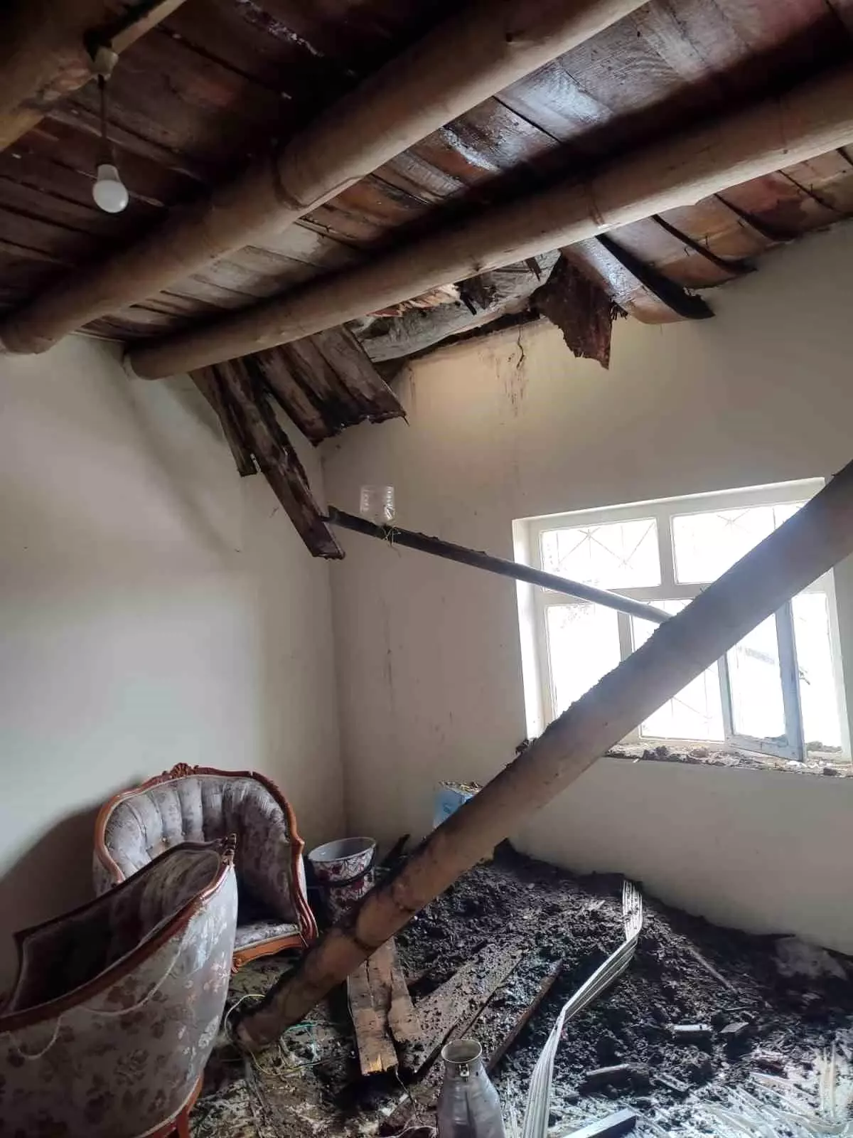 Hakkari'de Yağış Nedeniyle Evi Çöken Aileye Yardım Çağrısı